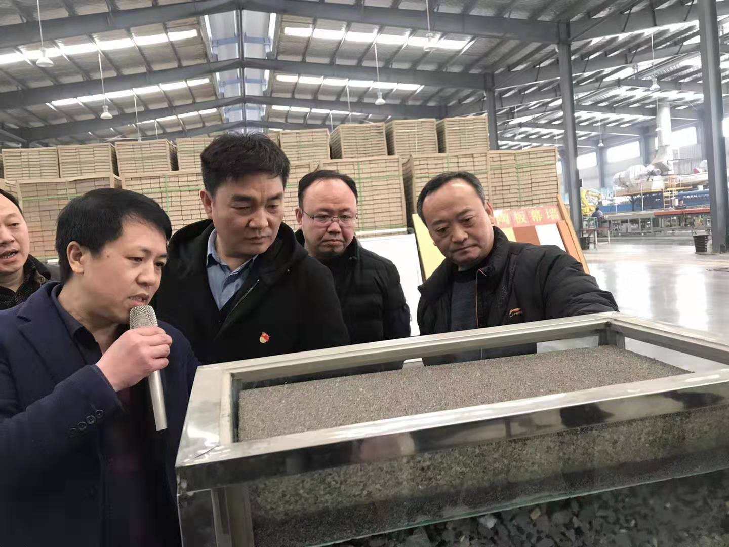 修武縣委常委，縣政府常務(wù)副縣長千懷貴眾光公司考察調(diào)研